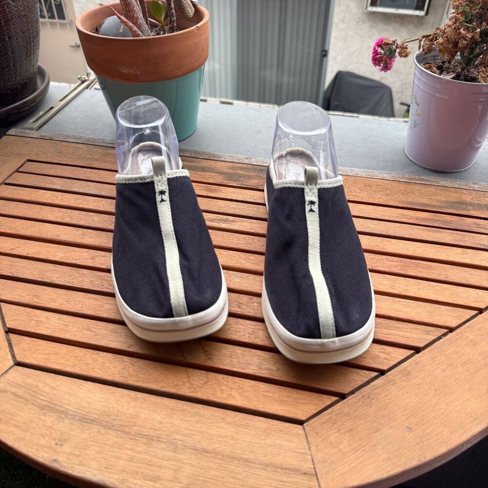 Tommy Bahama Womens Slip-On Canvas Shoes Size 9